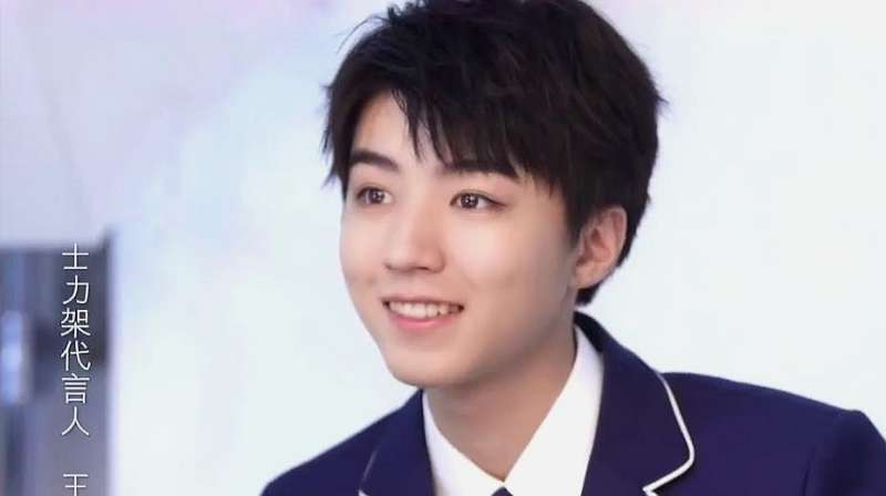 王俊凯士力架广告花絮，三好学长帅气赶跑饥饿，转笔666,娱乐,明星娱乐,好看视频