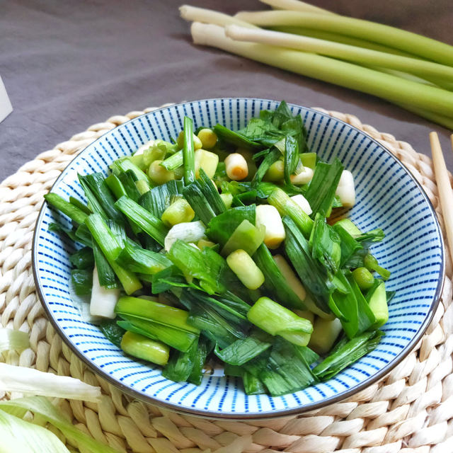 凉拌蒜苗,早餐必备的快手小咸菜