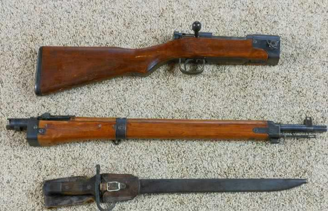 图为九九式步枪,长1.12米,重3.7公斤,子弹口径7.7毫米.
