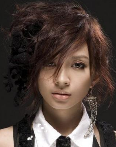 詹雯婷撒泪回应被踢出飞儿乐团,离开团体后的她积极做音乐!