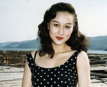 利智年轻时候的女神照,气质优雅,有种我见优伶的感觉.