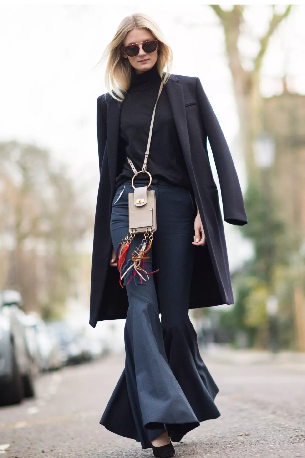 黑色还是不得不说的颜色,搭配阔腿裤高跟鞋,气场两米八好嘛!