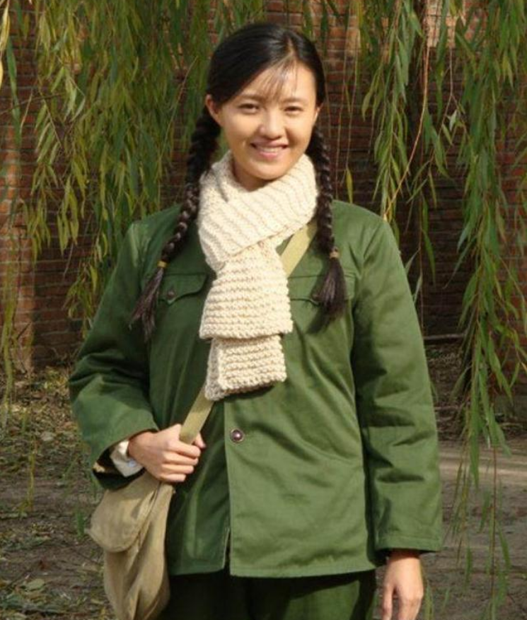 她大学和陈好同班,和孙红雷搭档演戏获好评,出道多年不温不火
