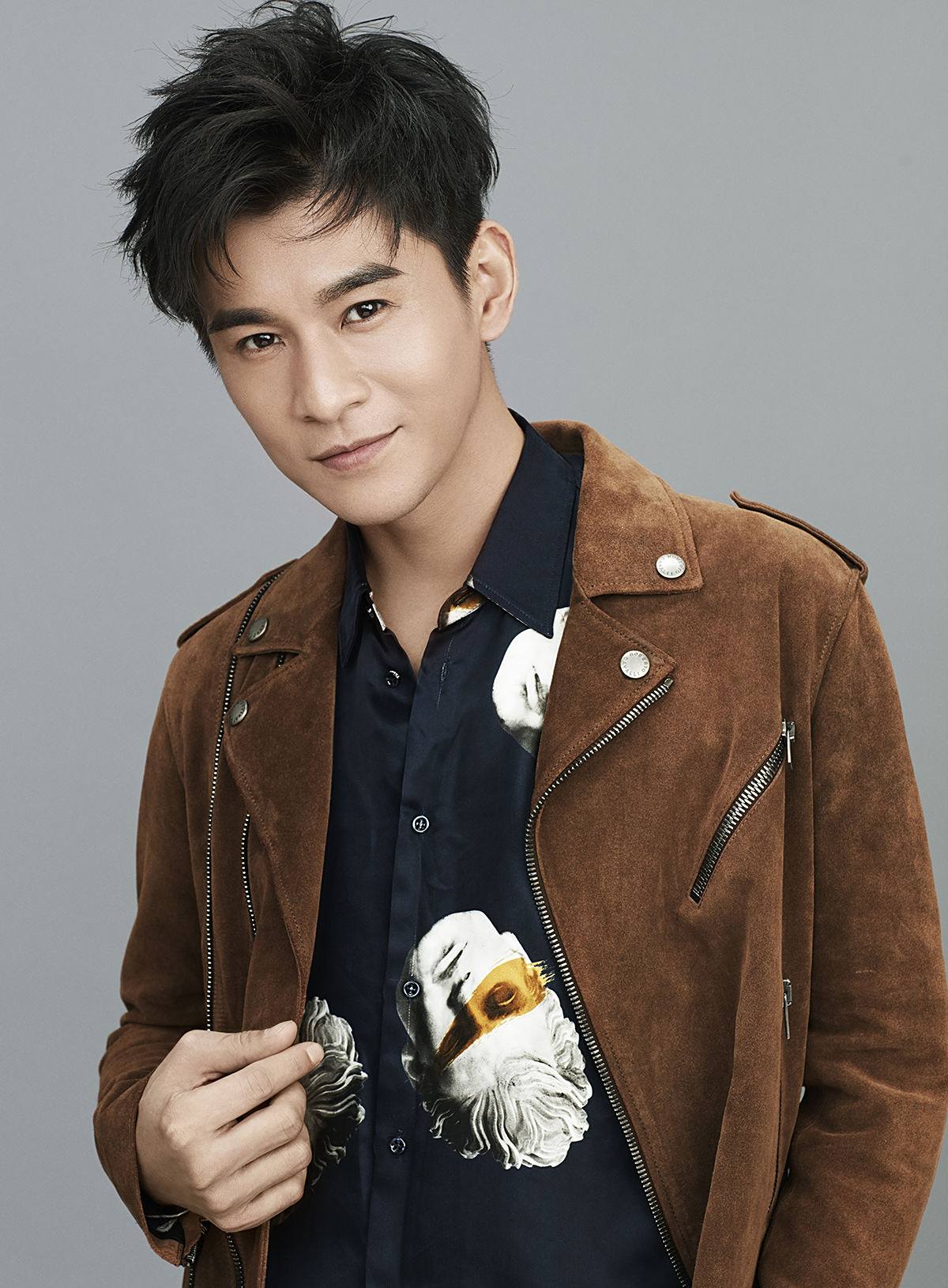 在包贝尔主演的"大人物"中,他饰演赵氏集团大公子,今生活幸福