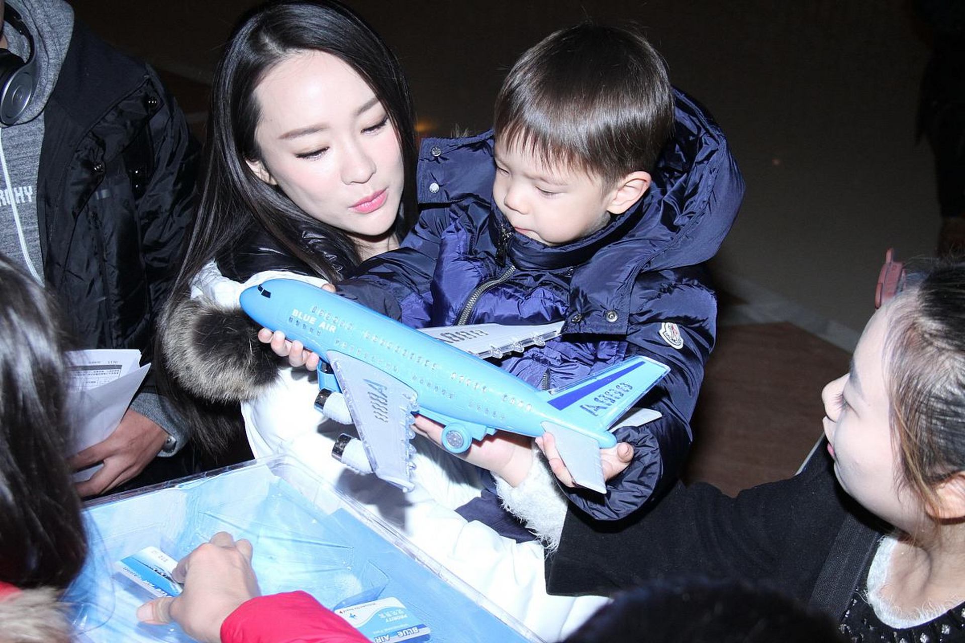 霍思燕之前在社交平台上发了嗯哼的换装视频,结果评论下面网友都在