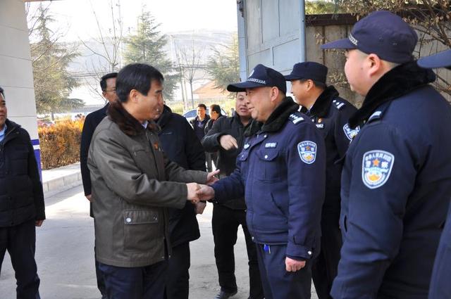 陕西陇县县委书记杜长生看望慰问基层一线民警