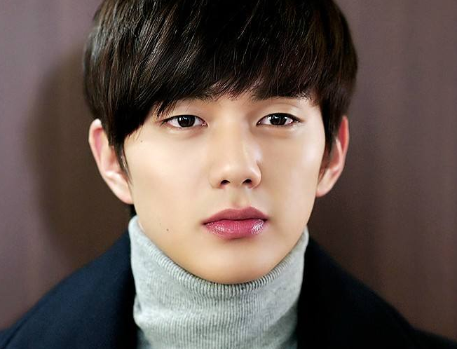 俞承豪在冷峻和可爱之间游走,拥有帅气的外表,具有绅士风度!