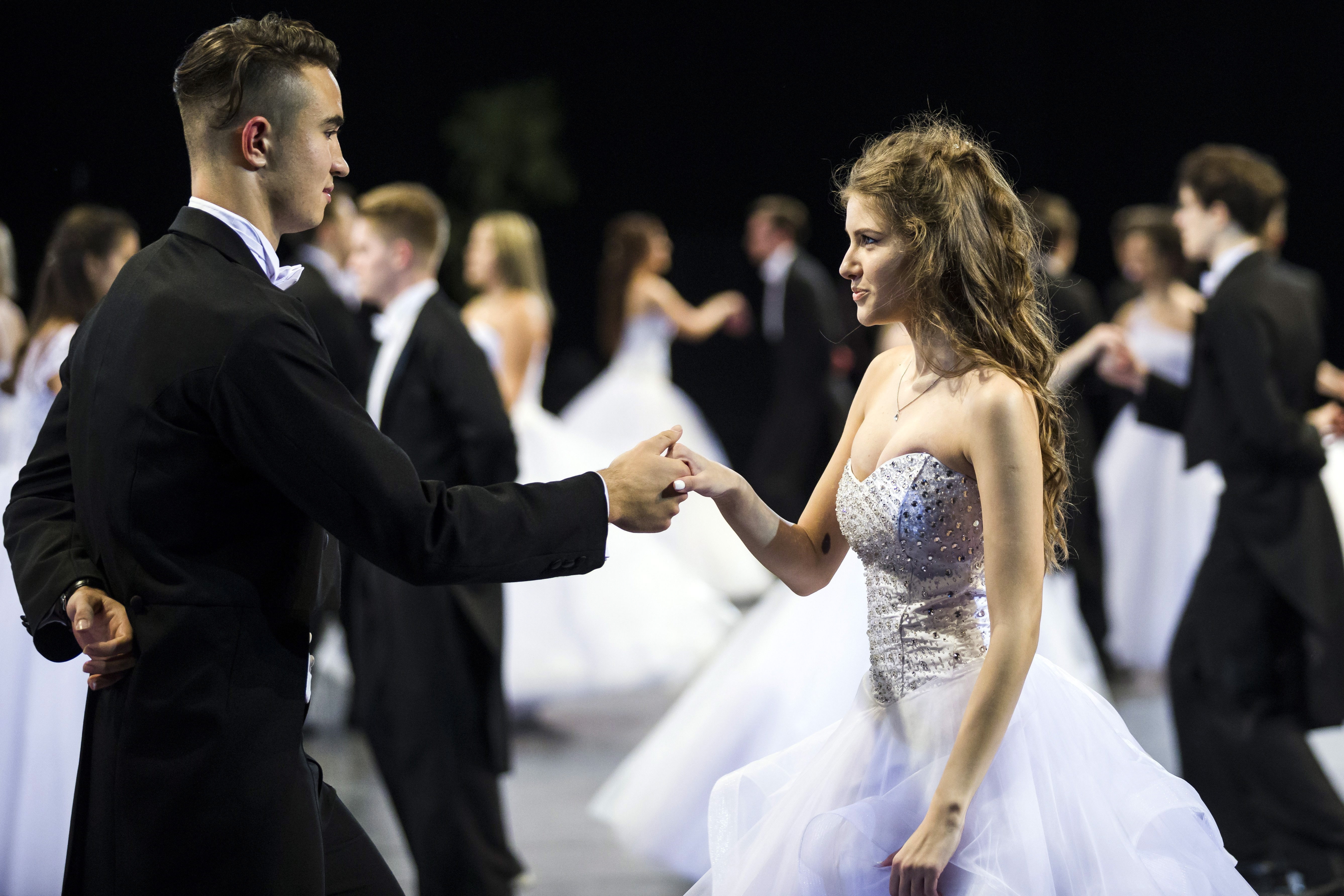 匈牙利高中生毕业舞会