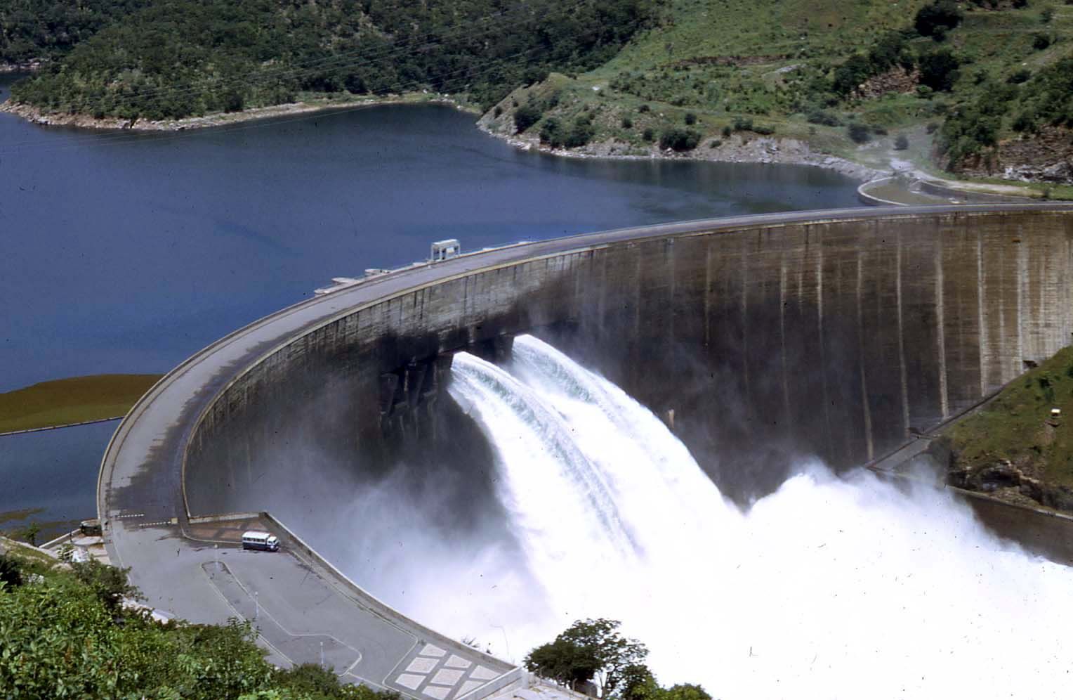 全球最大水库:大坝比三峡矮53米仅耗资480万,蓄水却是三峡4.5倍