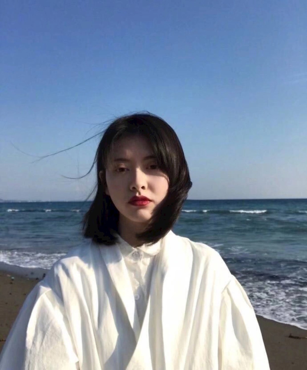 大海和美女总是相配的照片太美了