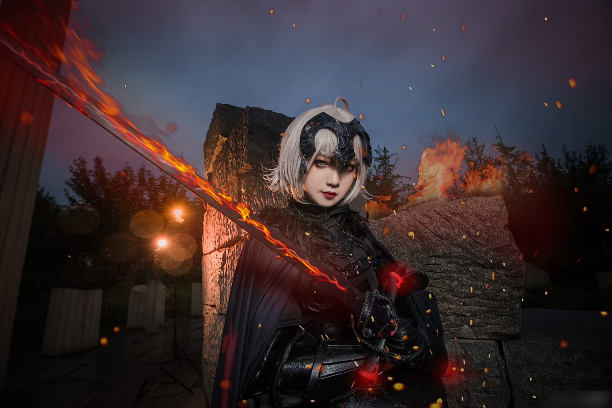 三位国人妹子cos的日本人气游戏《fgo》角色贞德!很有还原度!