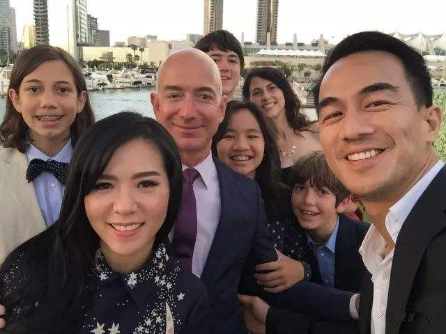 亚马逊老板贝佐斯收养长沙女孩,最幸运的不是天价财产,而是这个