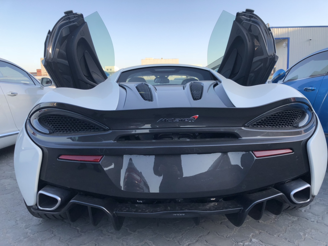 17款迈凯伦570s白色,之所以叫570s是因为马力570匹