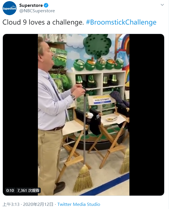 推荐衣架套在头上，脑袋会不自主地转动？办公室里惊呆一片：是真的？