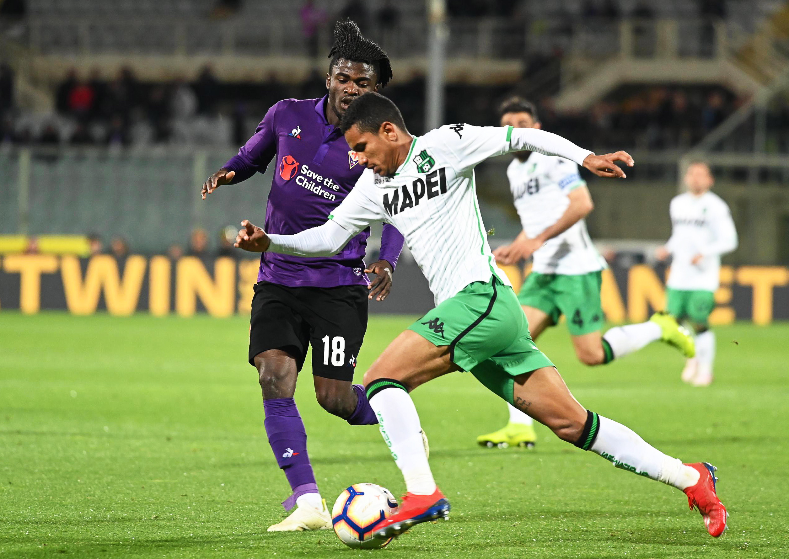 足球——意甲联赛:佛罗伦萨不敌萨索洛