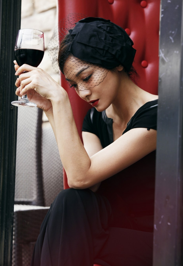 她颜值高气质好,演技不输孙俪,却因剧情一直不红