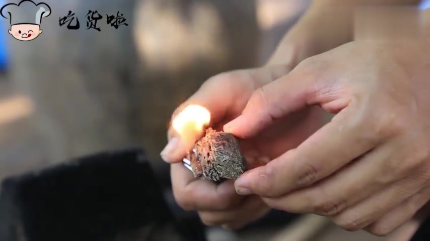 美食:大厨教你做特色烤鱼,腌制过程很新奇,外酥里嫩,太香了