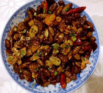 炒蚕蛹时,万万不能直接加油炒,多做这1步,蚕蛹鲜美好吃!