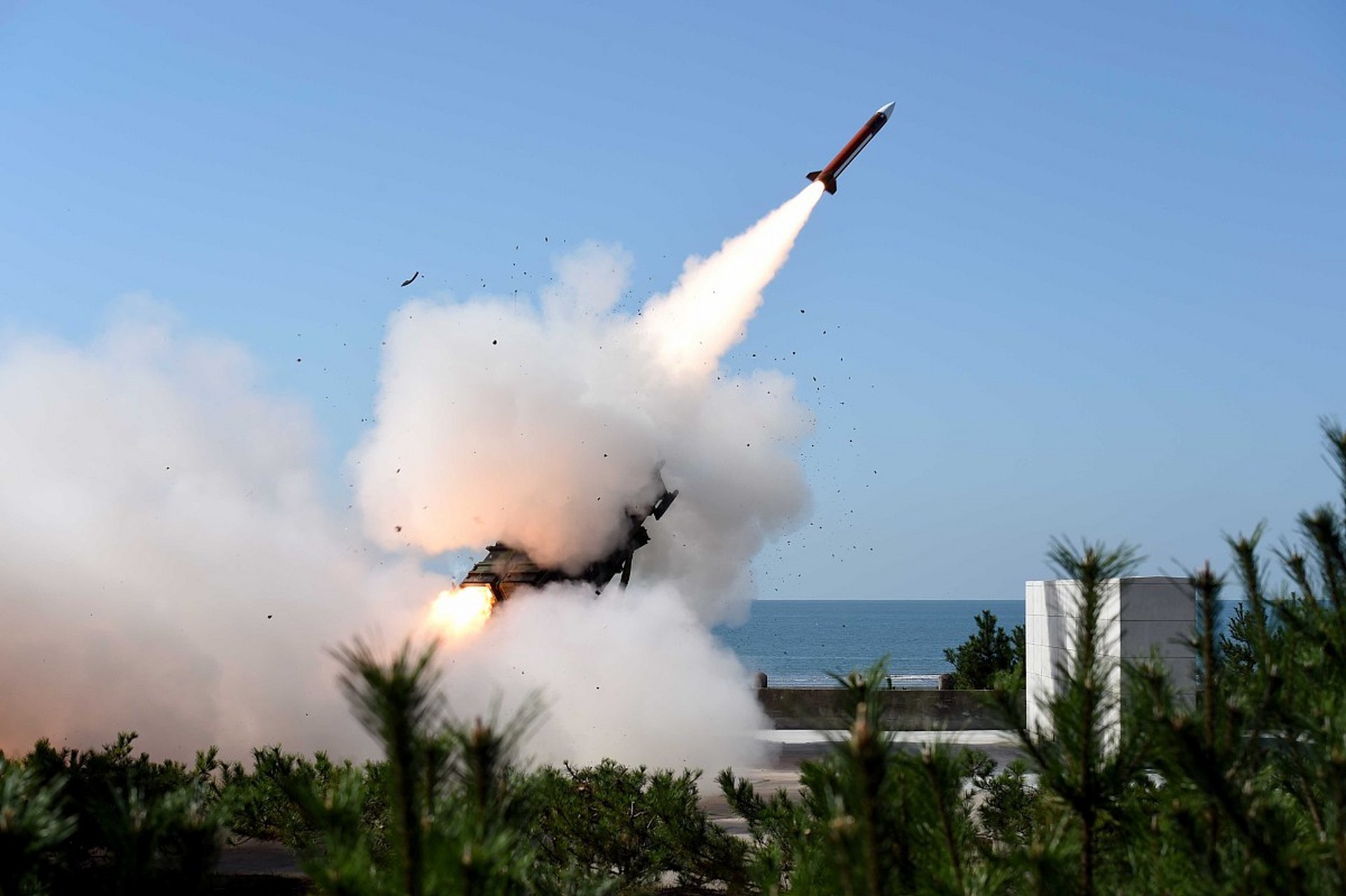 04台军"爱国者"二型导弹试射突发自爆事件  据台湾媒体报道,15日