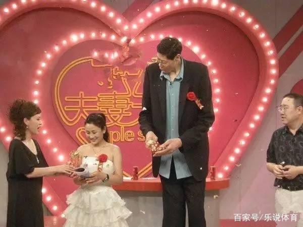 亚洲第一巨人张俊才和妻子努力19年都膝下无子!妻子回答很尴尬!