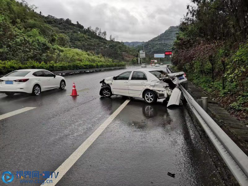 涪陵:天雨路滑要当心 出游安全马虎不得