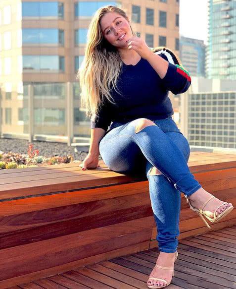 她身高1米63,体重超过160斤,49万粉丝称之为"美国杨贵妃"