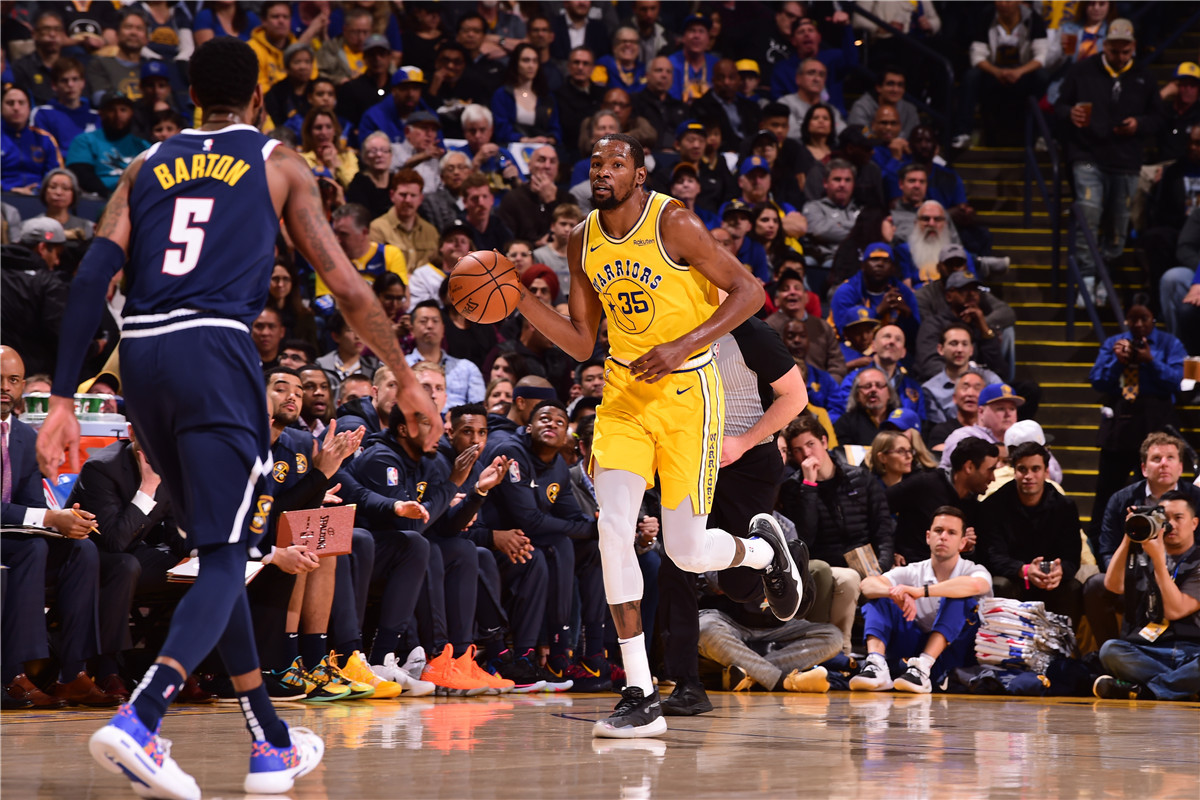 场上养生还是战术调整?杜兰特出手次数锐减背后:球员领袖格局