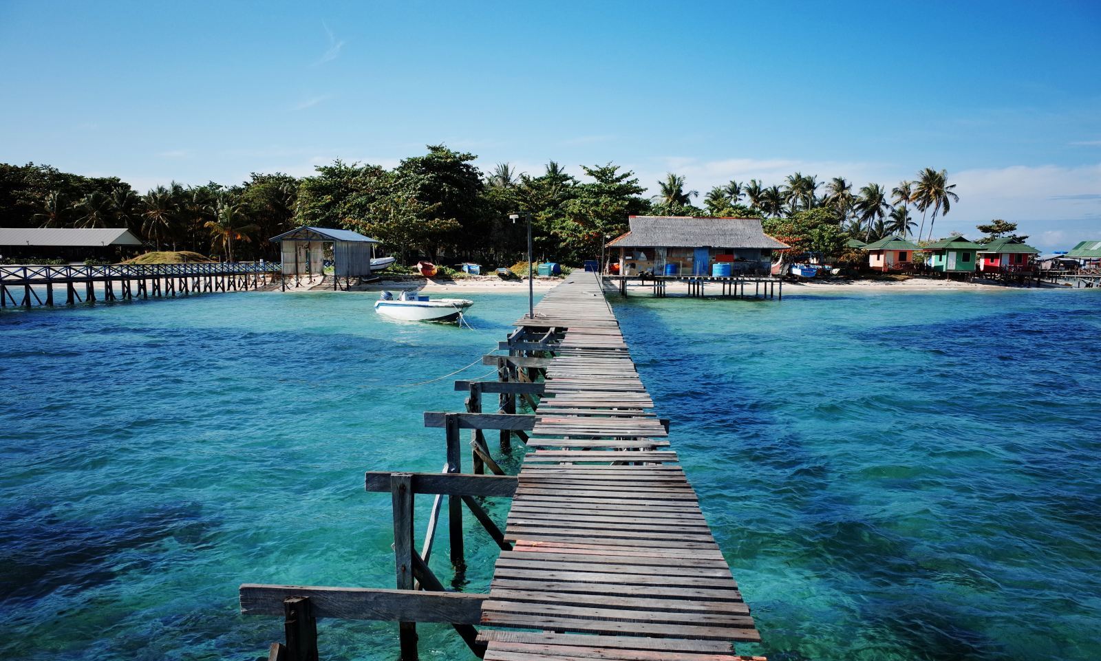 非常漂亮的一座小岛,马布岛坐落于西巴丹岛珊瑚礁石的西北处,是世界