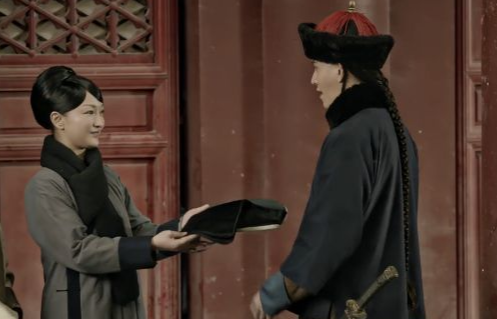 《如懿传》如懿冷宫自尽,临死焚手帕寄情凌云彻:盼来世不相负