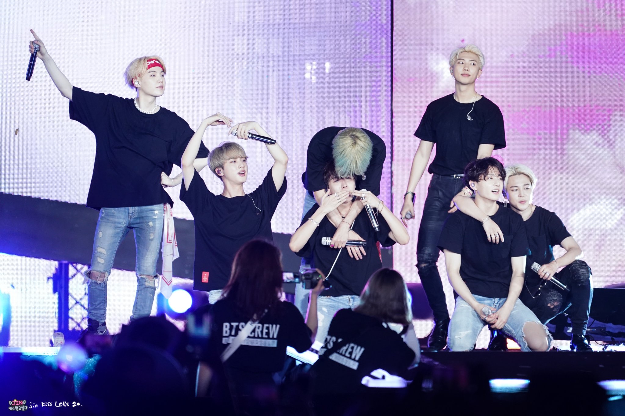 防弹少年团bts,美国玫瑰碗连开两场演唱会坐无缺席,人气实证