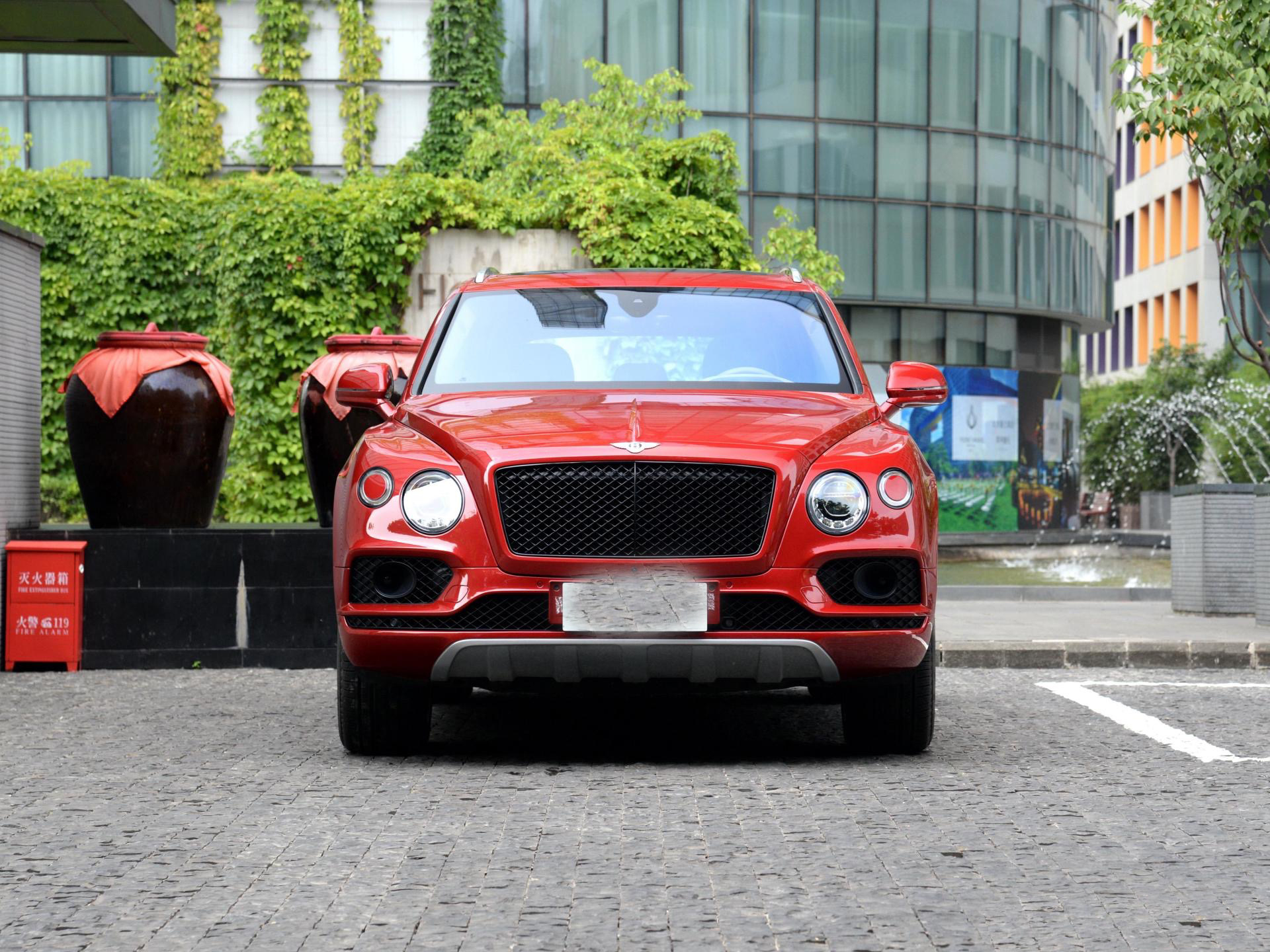 2018款宾利添越后尾灯