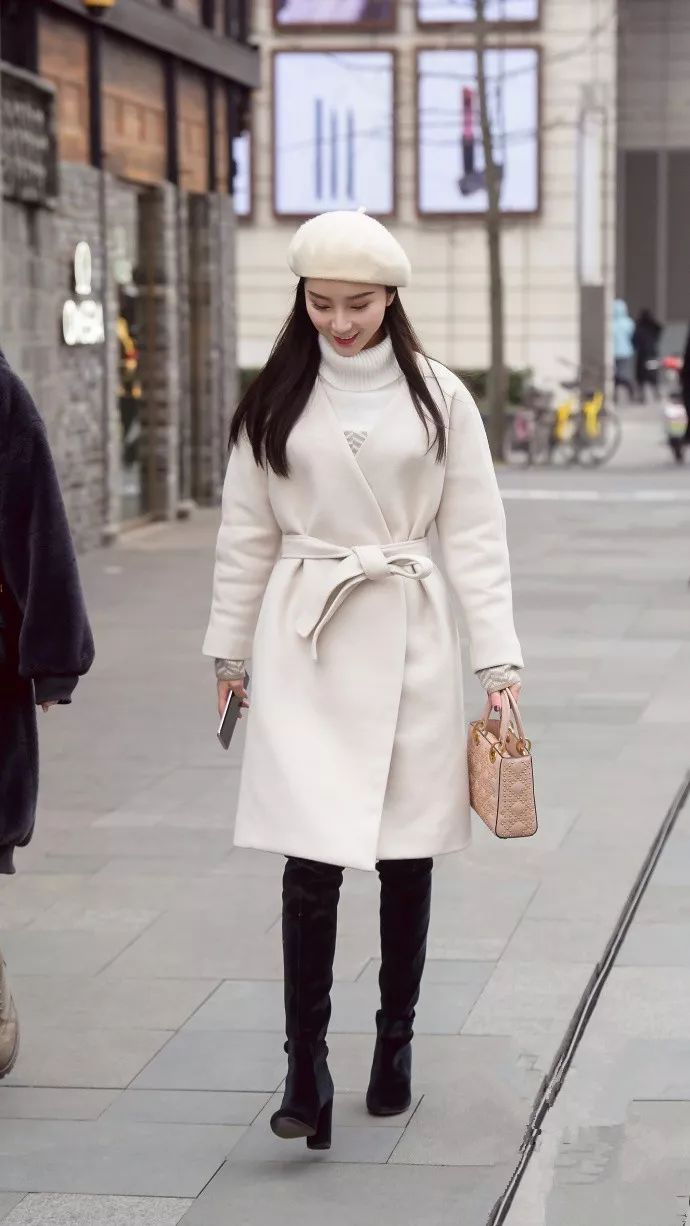 街拍:一顶贝雷帽,清纯文艺,可爱优雅让你应有尽有