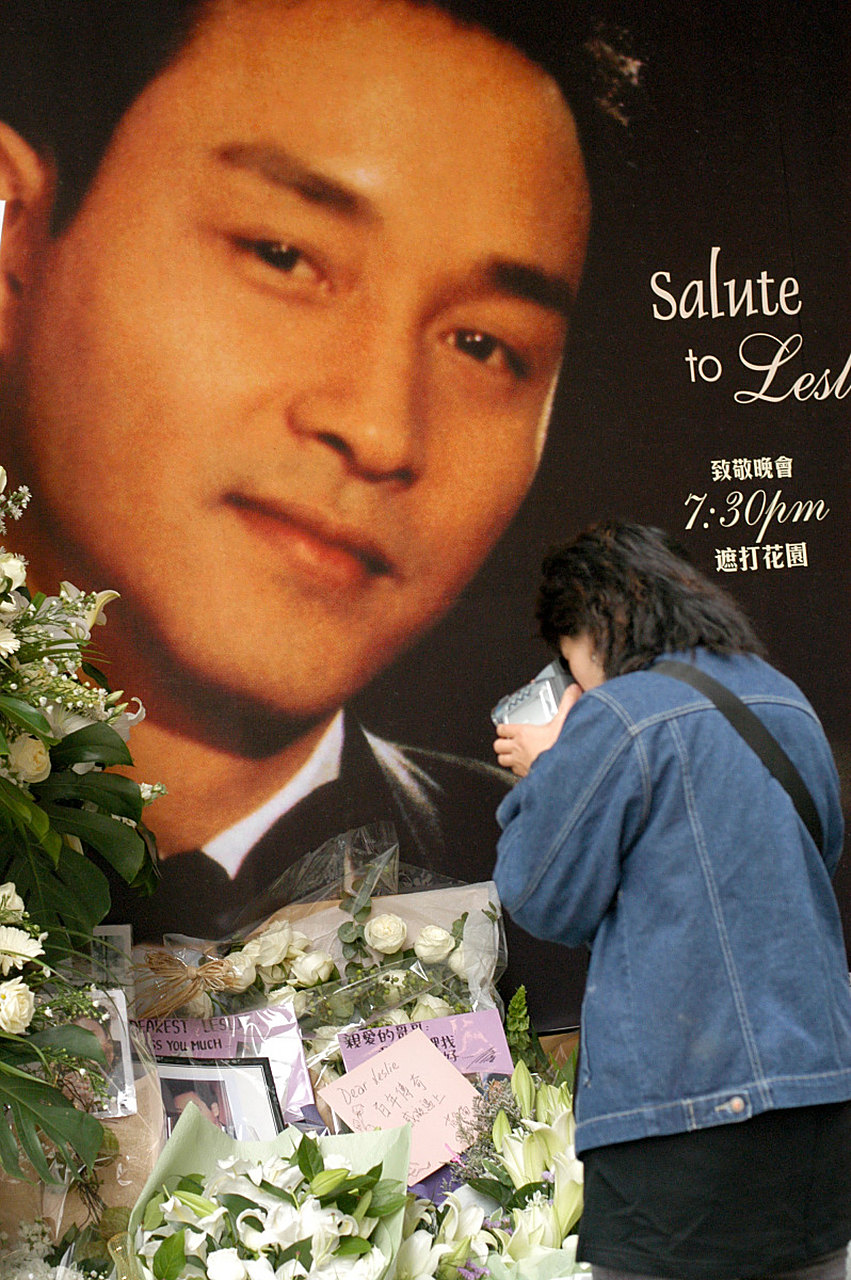 2003年4月1日,46岁的张国荣从香港某酒店24楼纵身跳下.