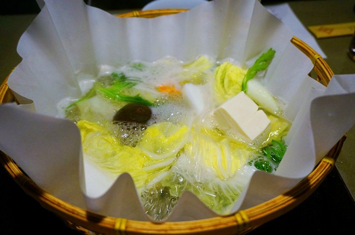 国外流行的纸火锅,吃完直接扔"锅",在国内却遭到"嫌弃"!