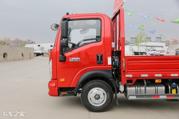 搭载130马力潍柴机,窄体版进城更灵活,实拍重汽王牌瑞狮轻卡