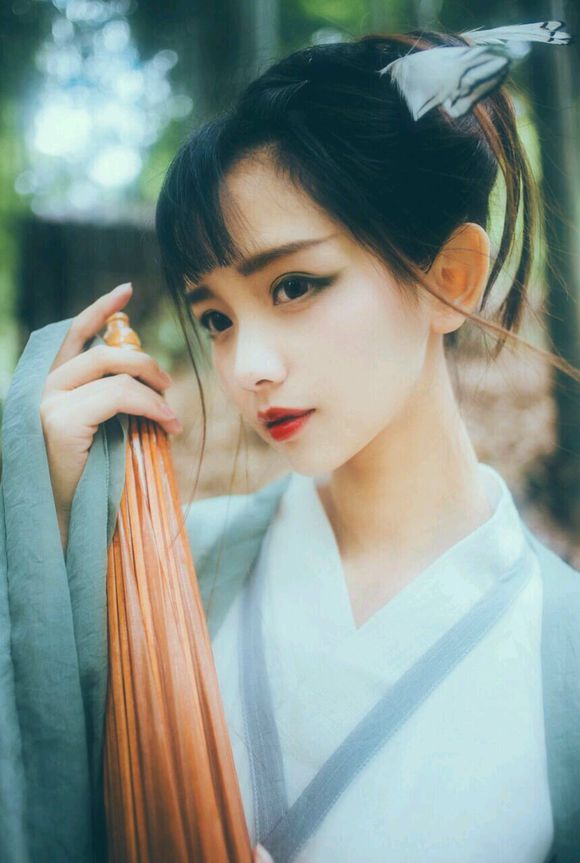 看完猫梓子的古风cos,我对汉服爱得愈发深沉了