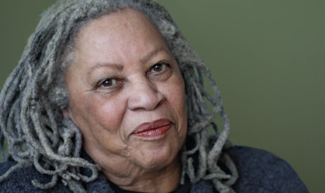 《宠儿》作者托妮·莫里森出版新作,是一本作品回顾合集