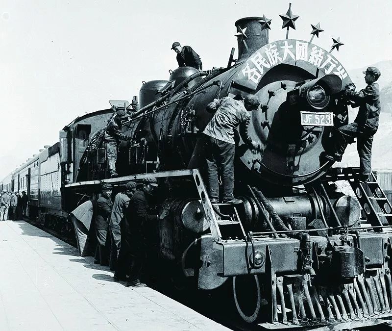 上世纪60年代,西宁火车(蒸汽机车时代)从城北区过境