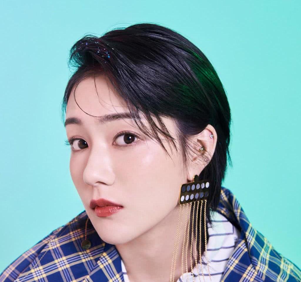 《黄金瞳》女二陈泇文为什么是短发,看过她长发我才明白,初恋啊