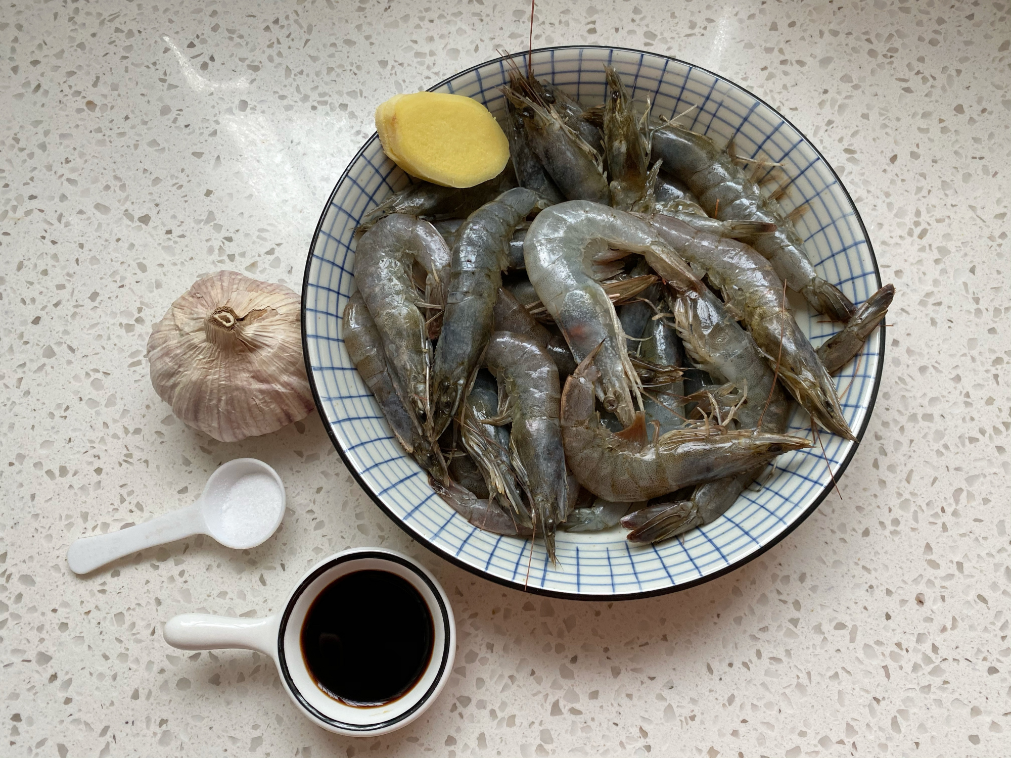 油焖大虾不要直接下锅,多加这1步,红润油亮虾肉嫩滑更好吃