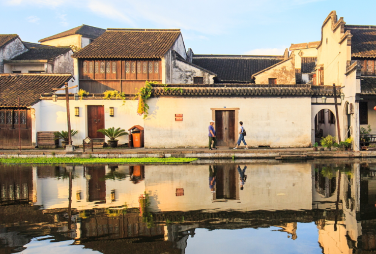 在这个古镇上有一片古建筑群,据说是古人为其孙子娶亲而建的100间房屋