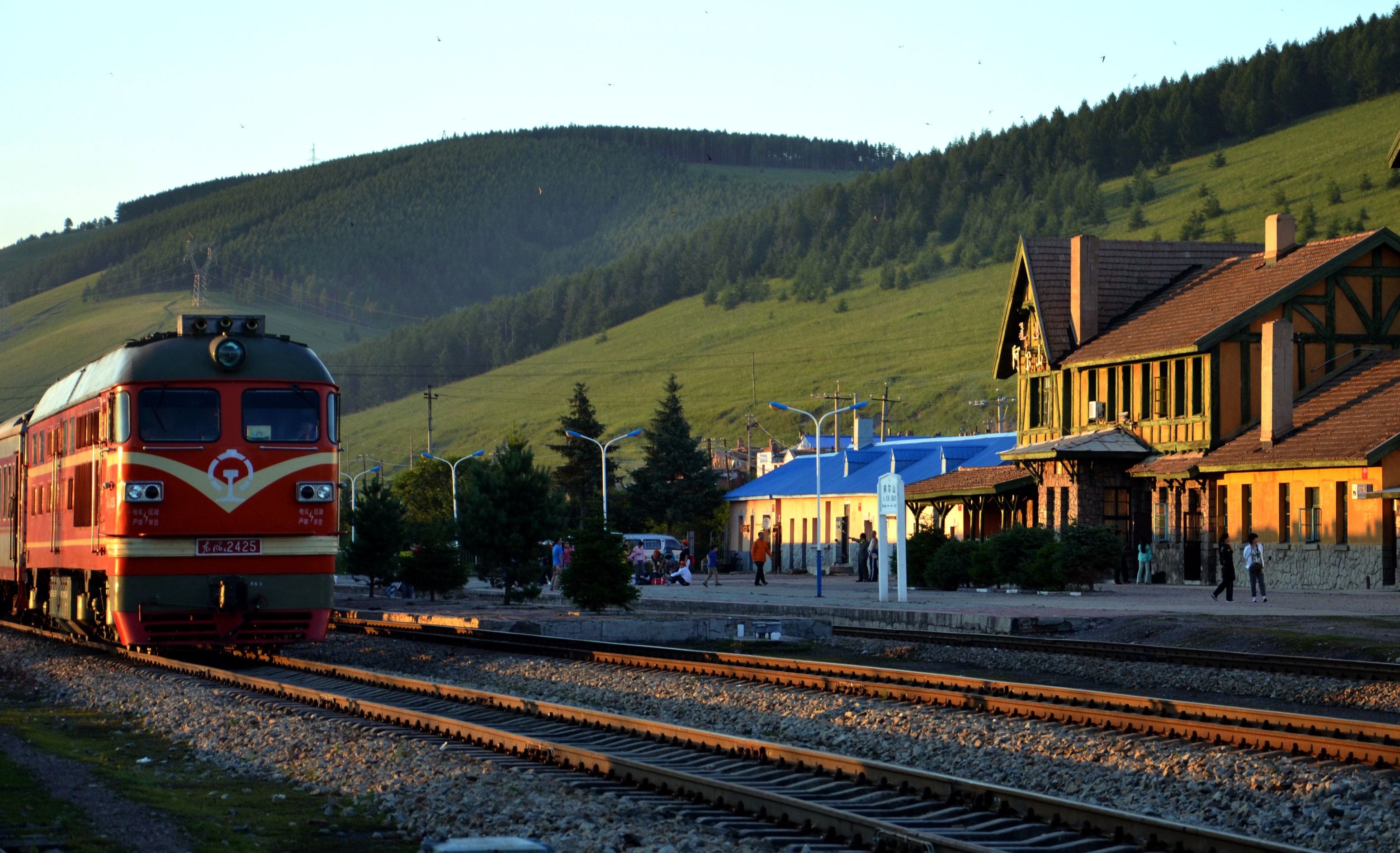这座火车小站,实在太美