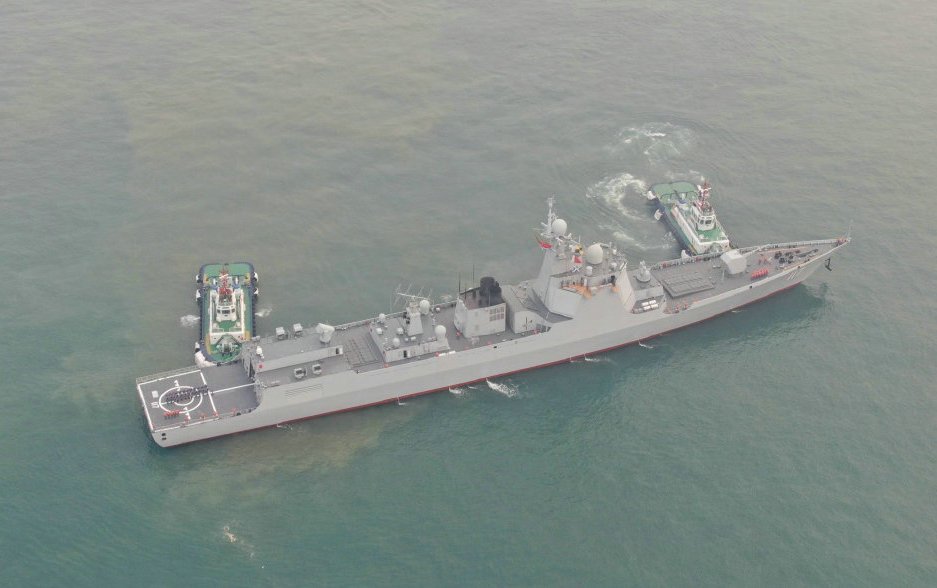 北海舰队052d型117西宁舰,舰桥已改装了阅兵检阅台