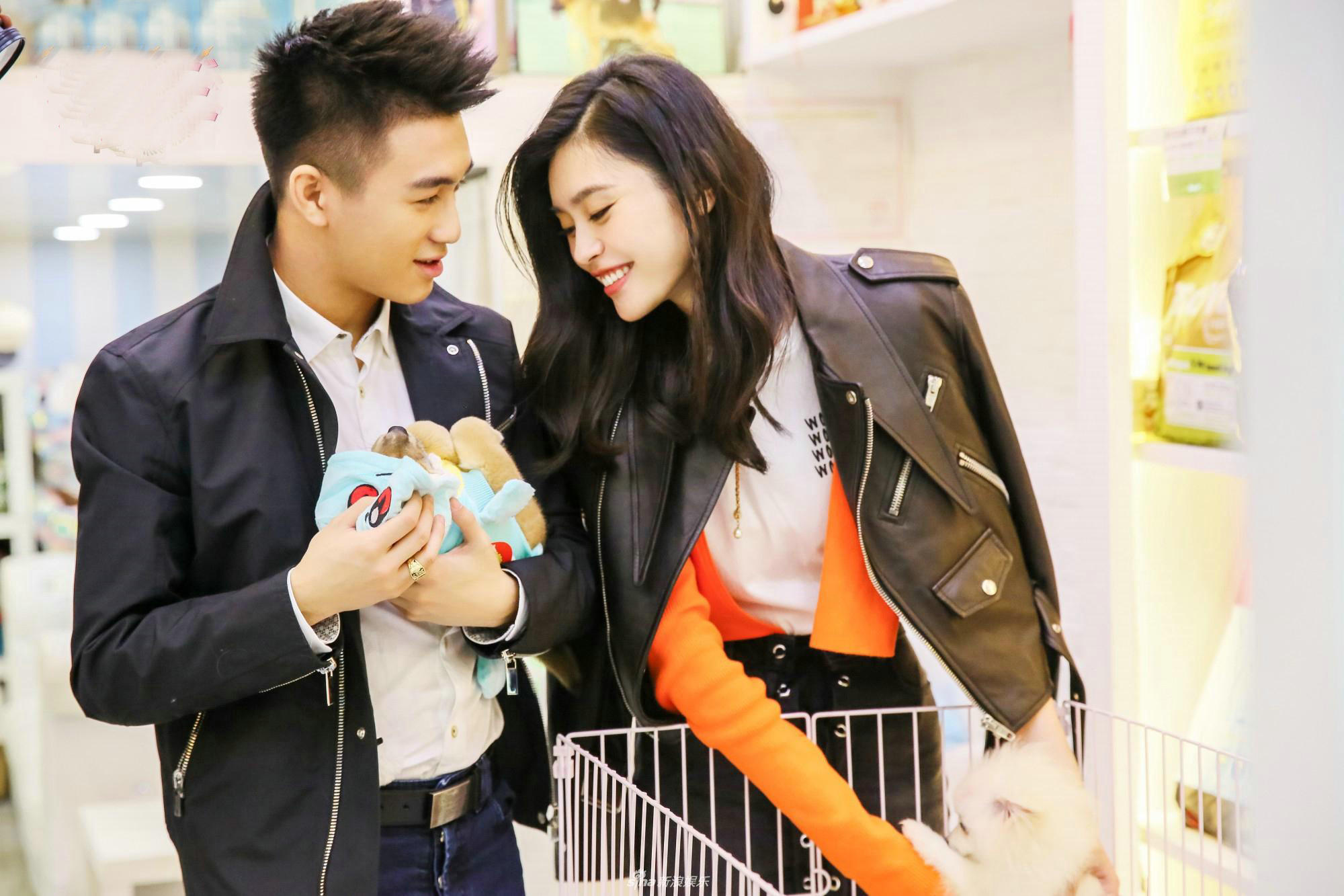 实力抢镜!赌王女儿何超盈孕期写真曝光,19岁何超欣成关注焦点