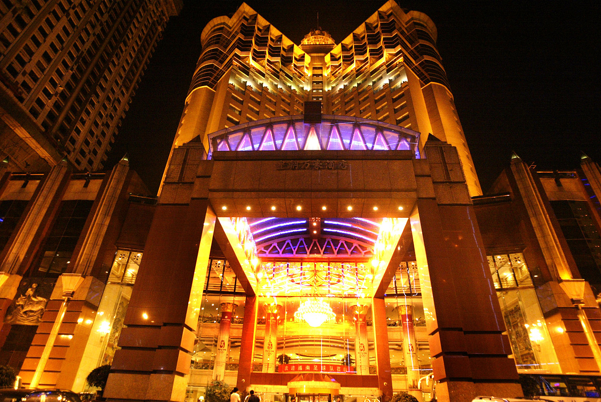 谁能想到,香港娱乐圈的"金字招牌"英皇集团,突然被166亿债务压垮了!