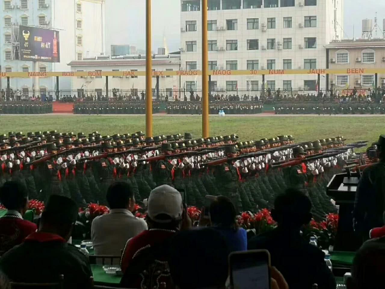 缅甸佤邦三十周年大庆预备阅兵式:到处是汉字,外表很像中国军人