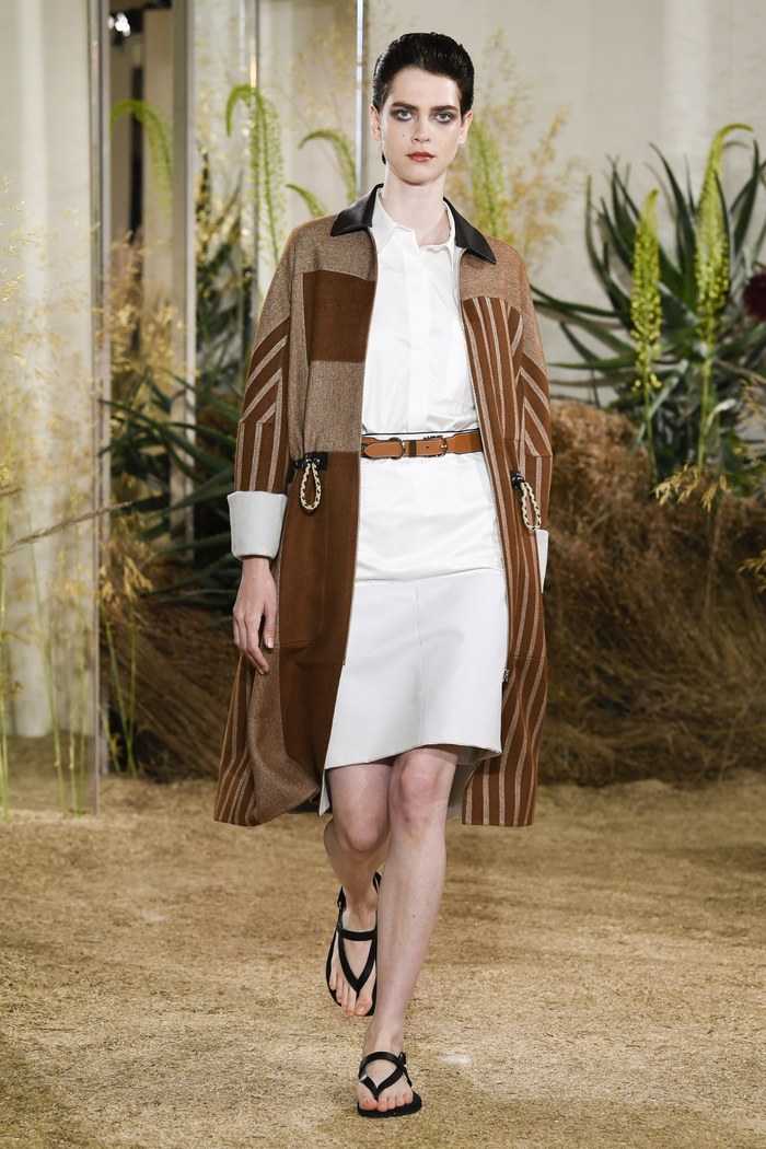 时装秀:国际模特知性优雅,秀场上魅力非凡,百变造型时尚感爆棚.