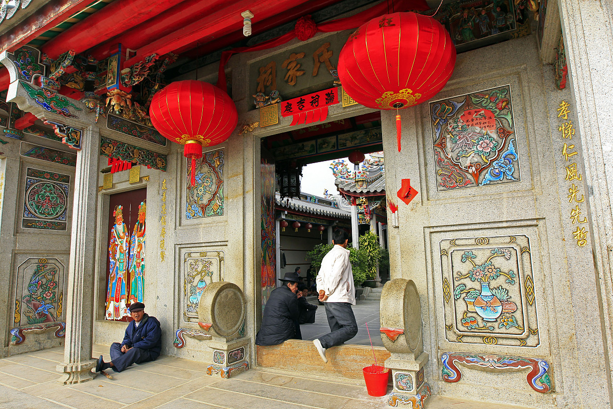 泉州蟳埔村是历史悠久,文化底蕴深厚的渔村,拥有美丽的海景,独特的