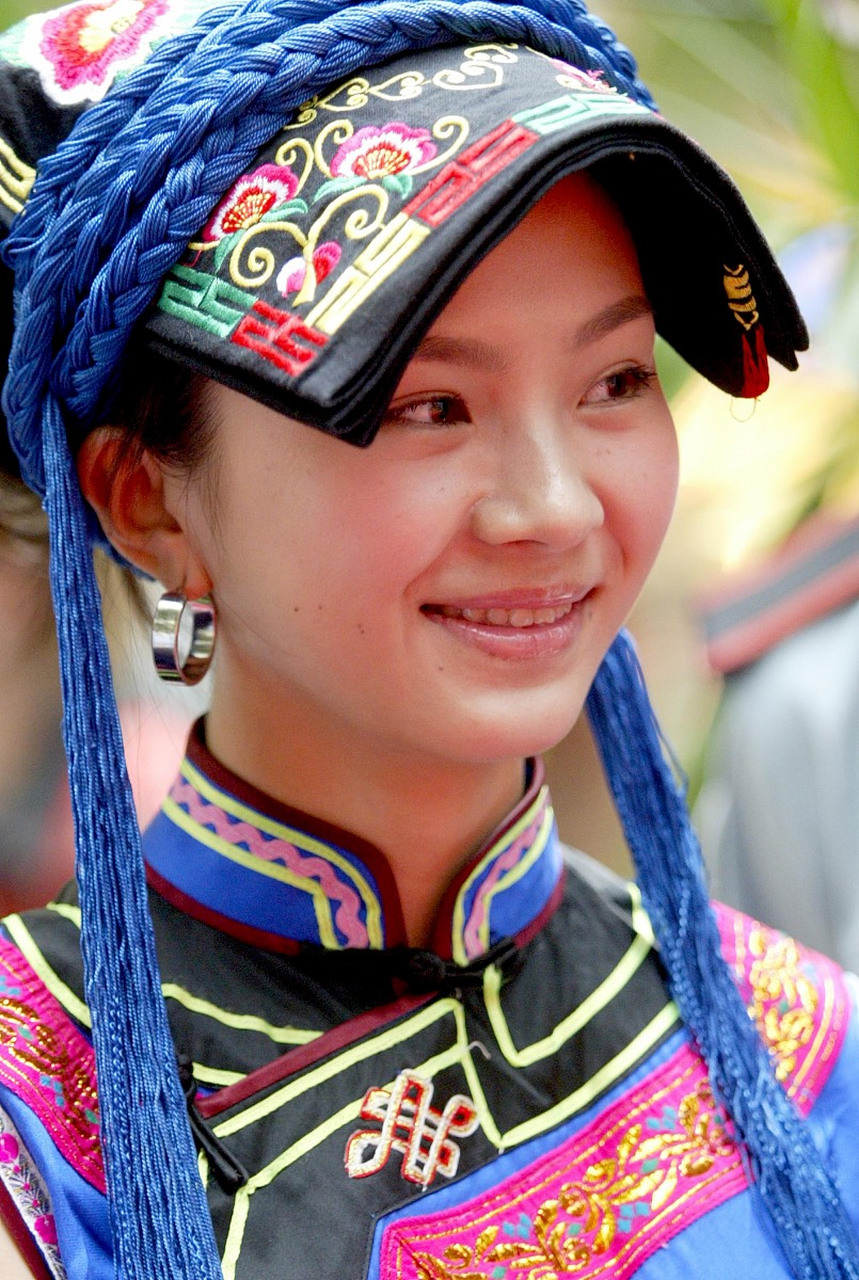 天仙妹妹尔玛依娜是2005年走红网络的.