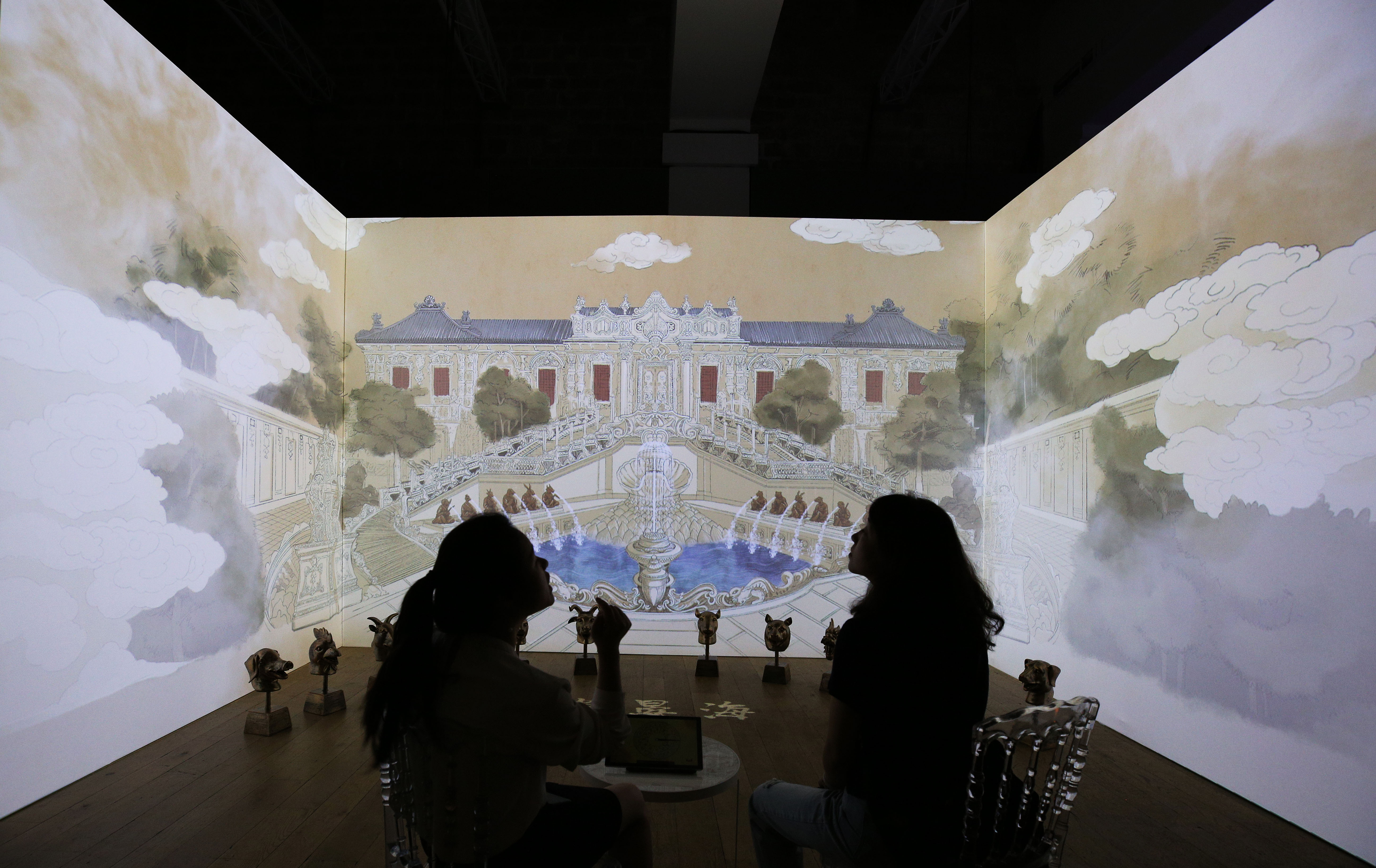 "三山五园皇家园林光影艺术展"在巴黎落幕(4)